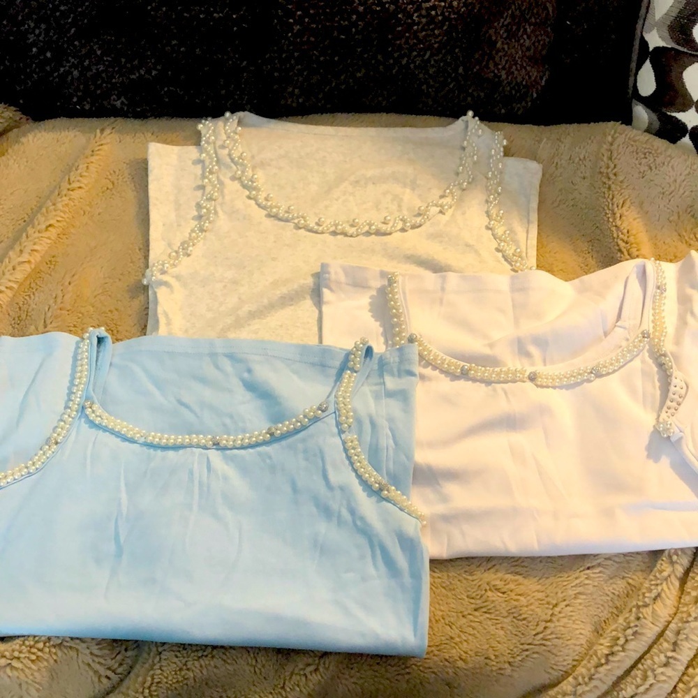 LAST CHANCE 💄 Set of Three Pearl Tanks, size Medium
